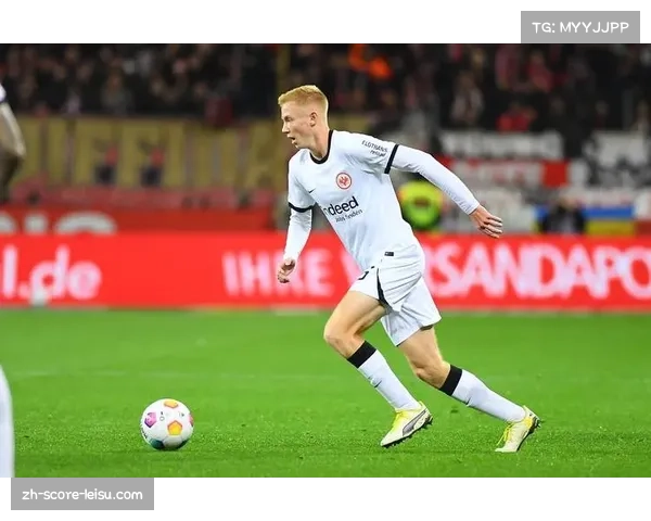 阿尔梅里亚的冬窗标王迅速适应西甲节奏 成为中场防守屏障